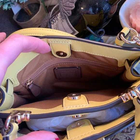 Authentic COACH pebbled leather 2 compartments turnlock pocket satchel/Crosby